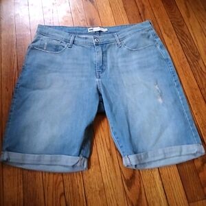 Levi Strauss - Women's Bermuda Denim Cuffed Distressed Shorts. Size 20W